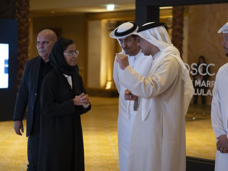 الشيخ منصور بن زايد آل نهيان خلال افتتاح المؤتمر