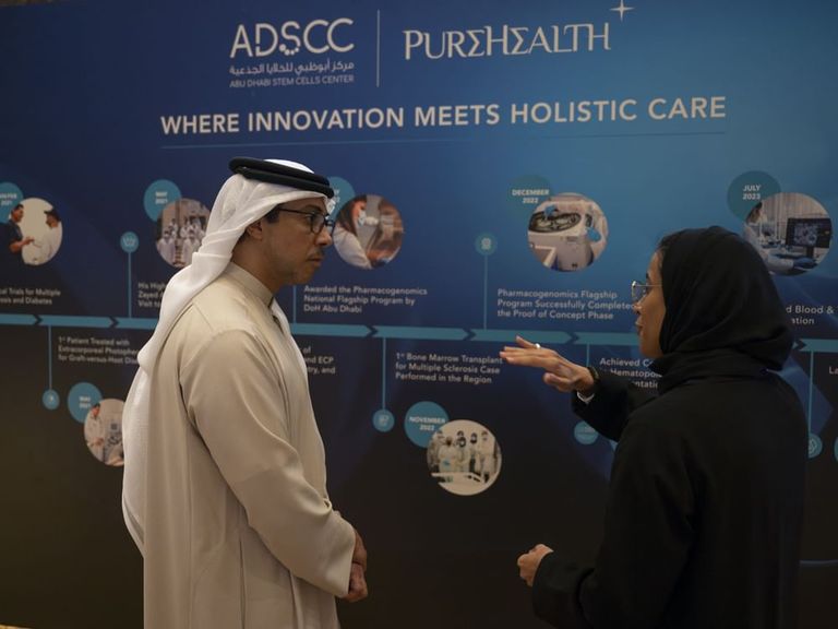 الشيخ منصور بن زايد آل نهيان خلال افتتاح المؤتمر