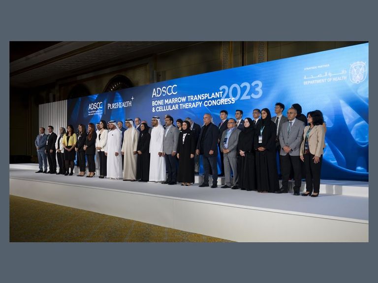 الشيخ منصور بن زايد آل نهيان خلال افتتاح المؤتمر