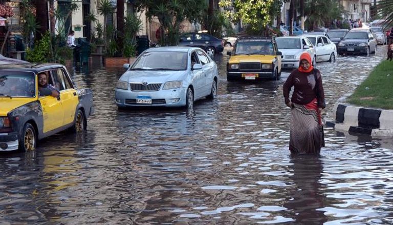 مياه الأمطار تغرق أحد شوارع الإسكندرية- أرشيفية