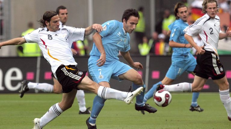 من مباراة ألمانيا وسان مارينو في تصفيات يورو 2008 كيليان مبابي ونجوم منتخب فرنسا