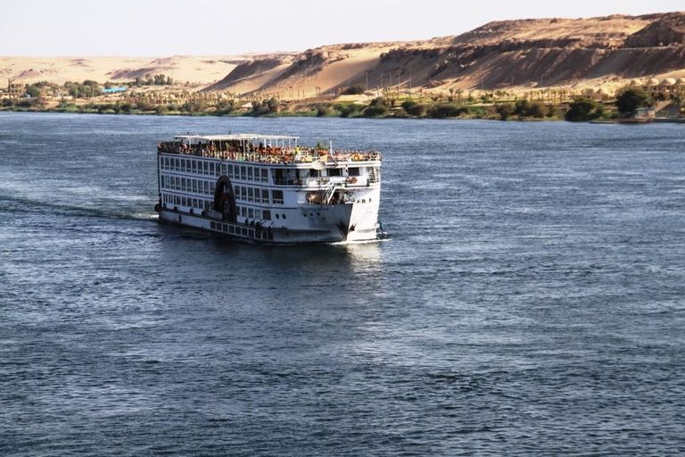 انطلق مع العائلة في رحلة نيلية أحد أفضل أماكن الاسترخاء في مصر أفضل أماكن الاسترخاء في مصر