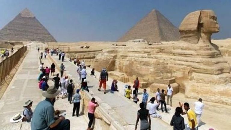 زيارة الأهرامات مع العائلة أحد أفضل أماكن الاسترخاء في مصر أفضل أماكن الاسترخاء في مصر