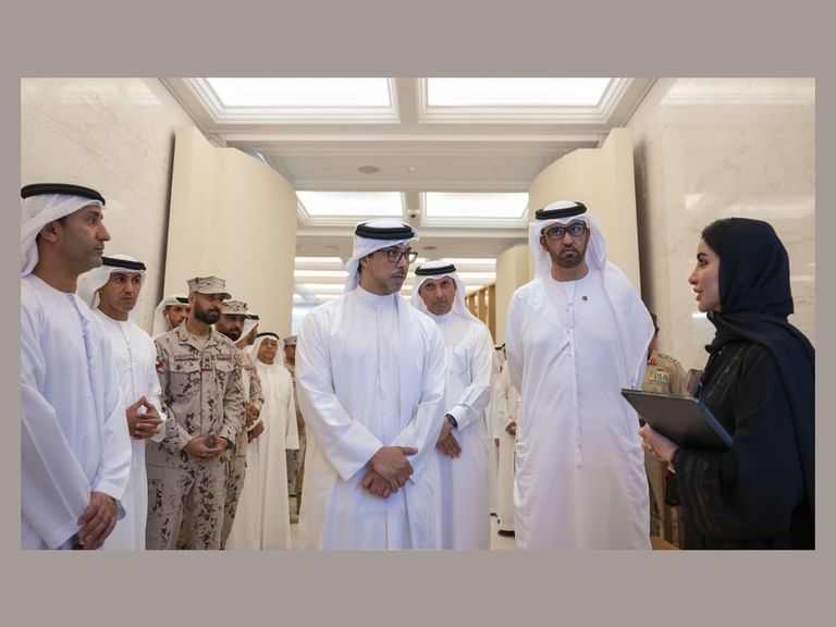 الشيخ منصور بن زايد آل نهيان خلال الجولة التفقدية