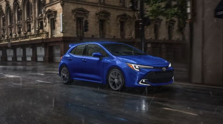 سيارة 2024 Toyota Corolla Hatchback سيارة Toyota Camry 2024