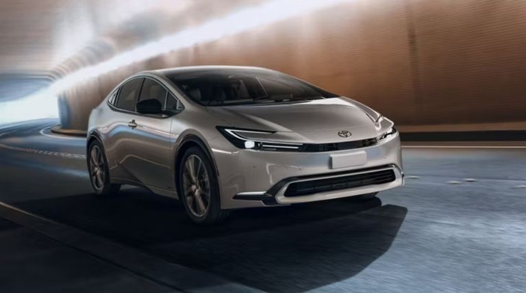 سيارة 2024 Toyota Prius سيارة Toyota Camry 2024