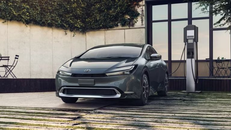 سيارة 2024 Toyota Prius Prime سيارة Toyota Camry 2024