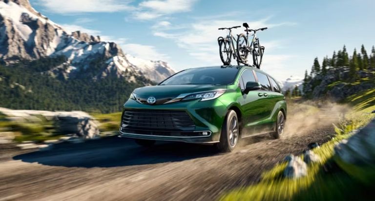 سيارة 2024 Toyota Sienna سيارة Toyota Camry 2024