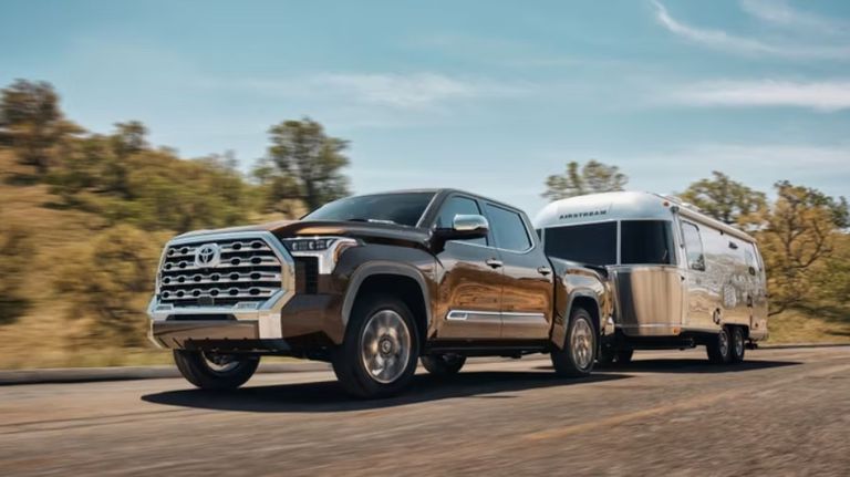 شاحنة 2024 Toyota Tundra سيارة Toyota Camry 2024