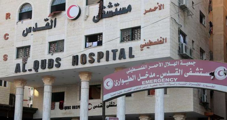 فلسطينيون يغادرون الشمال ويمرون عبر طريق صلاح الدين في منطقة الزيتون