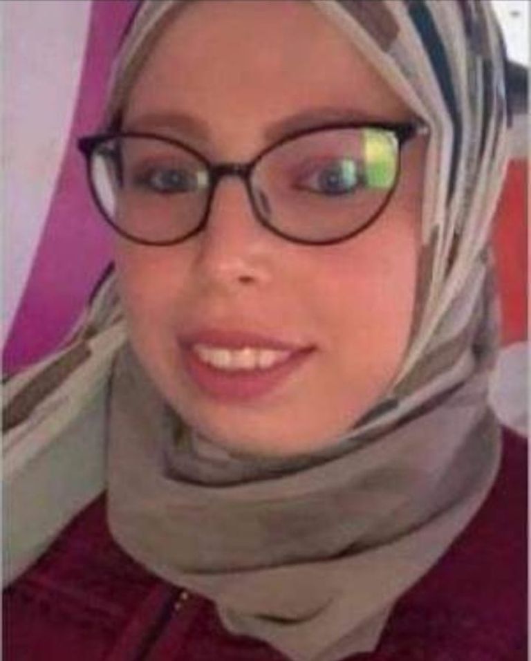 فلسطينيون قرب سجن عوفر الإسرائيلي