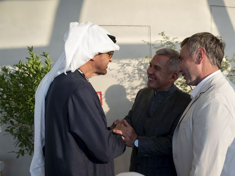 الشيخ محمد بن زايد آل نهيان في سباق جائزة أبوظبي الكبرى الشيخ محمد بن زايد آل نهيان رئيس دولة الإمارات