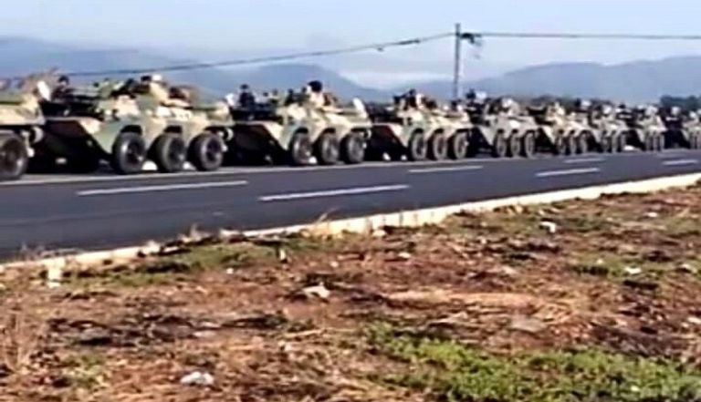 اصطفاف مدفعية تابعة للجيش الصيني قرب حدود ميانمار