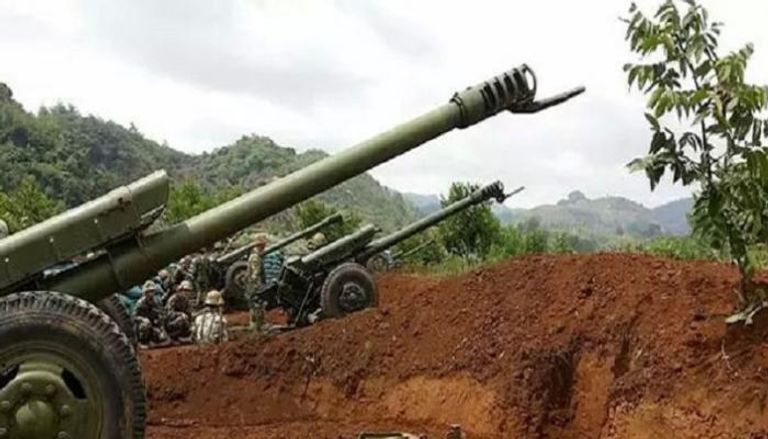 اصطفاف مدفعية تابعة للجيش الصيني قرب حدود ميانمار