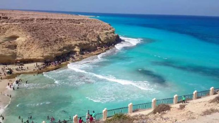شاطئ عجيبة أحد أجمل الشواطئ الرومانسية في مصر أفضل أماكن شهر العسل في مصر