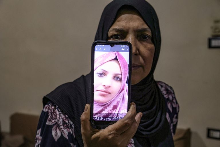 فاطمة الأشوح تبكي طفلة من قريباتها قتلت في غزة