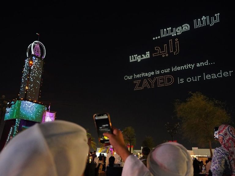 احتفالات متنوعة في عيد الاحاد الـ52