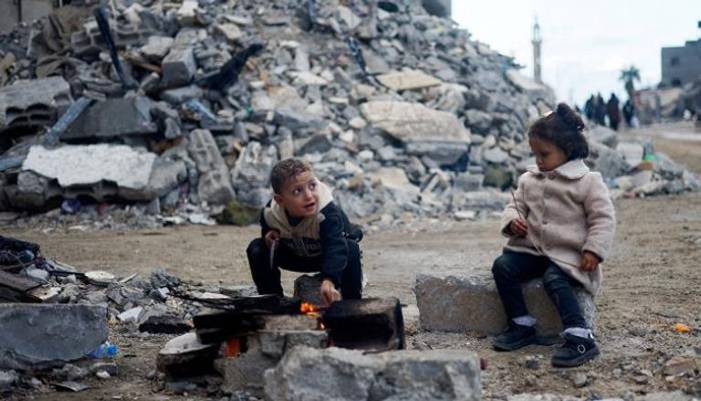 طفلان فلسطينيان في غزة - رويترز