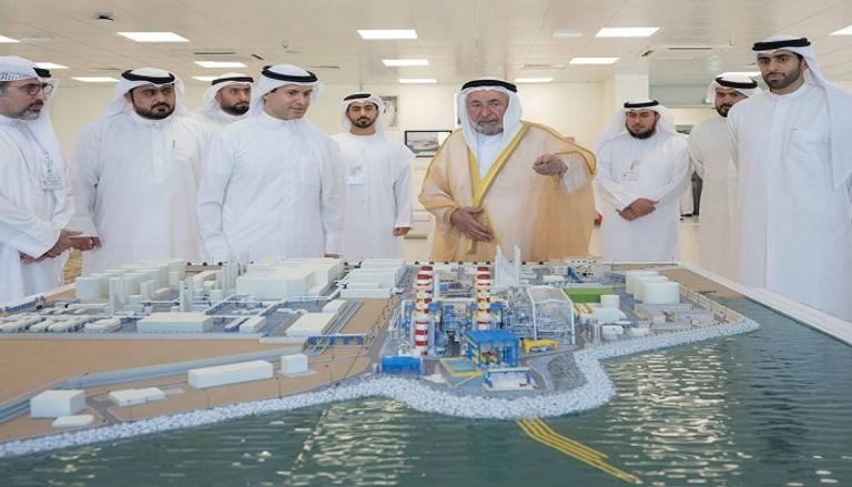 الشيخ سلطان القاسمي يقص شريط افتتاح المبنى الرئيسي بمحطة اللية