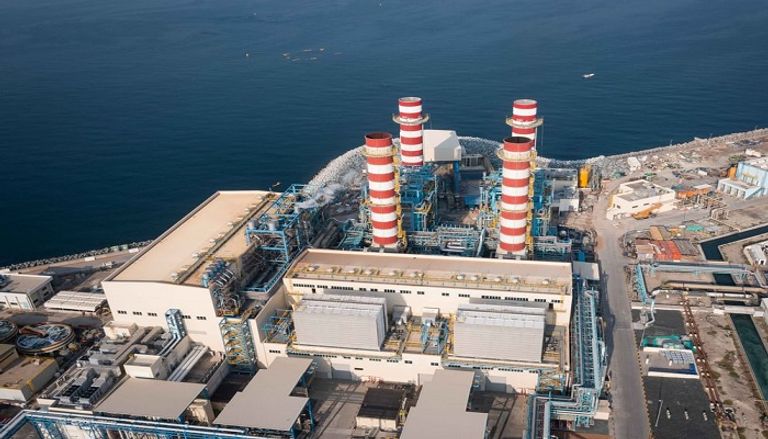 الشيخ سلطان القاسمي يقص شريط افتتاح المبنى الرئيسي بمحطة اللية