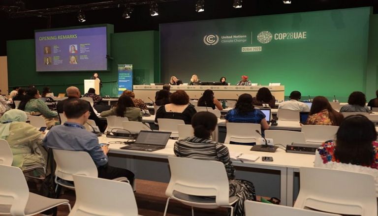 رزان المبارك خلال رئاستها المؤتمر العالمي للبيانات الاجتماعية والبيئية