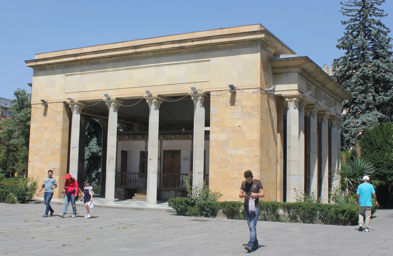 متحف الزعيم السوفيتي ستالين تمثال الزعيم السوفياتي ستالين