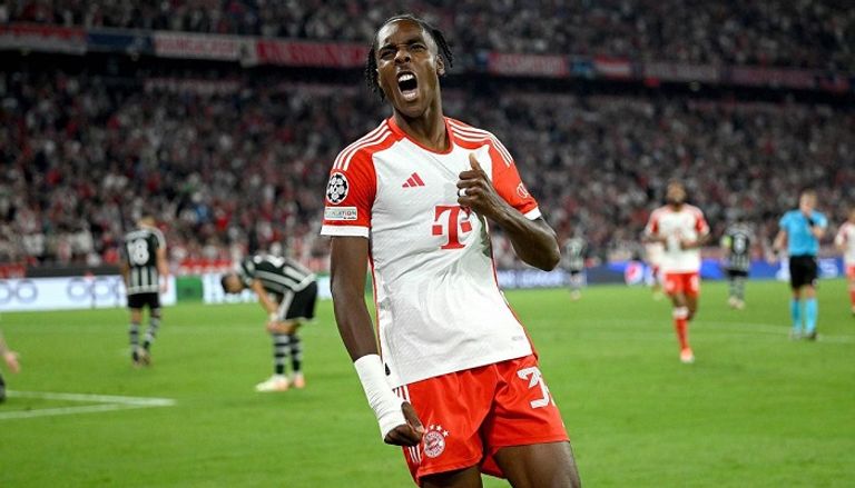 احتفال تيل مباراة مانشستر يونايتد ضد غلطة سراي