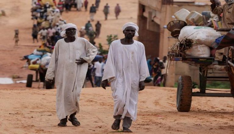 سودانيون يفرون من الصراع -رويترز