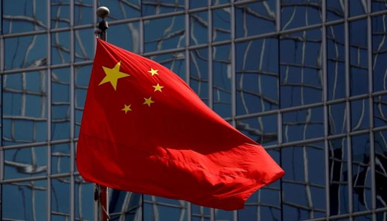 علم الصين أمام مبنى وزارة الخارجية