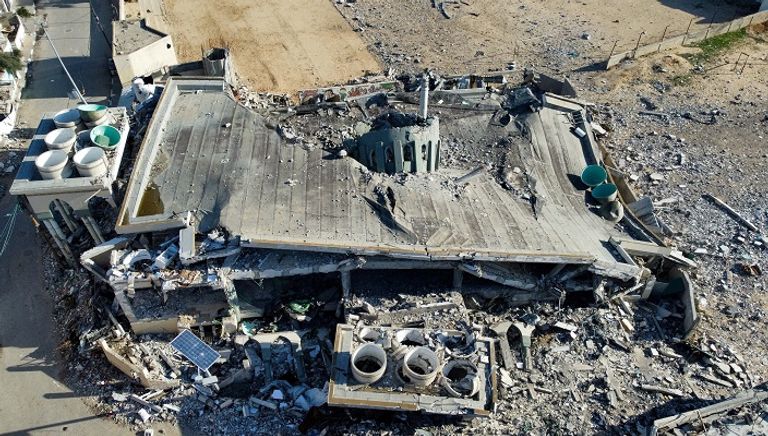 مسجد في خان يونس جنوب غزة دمر في الغارات الإسرائيلية على القطاع