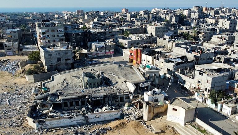 مسجد في خان يونس جنوب غزة دمر في الغارات الإسرائيلية على القطاع