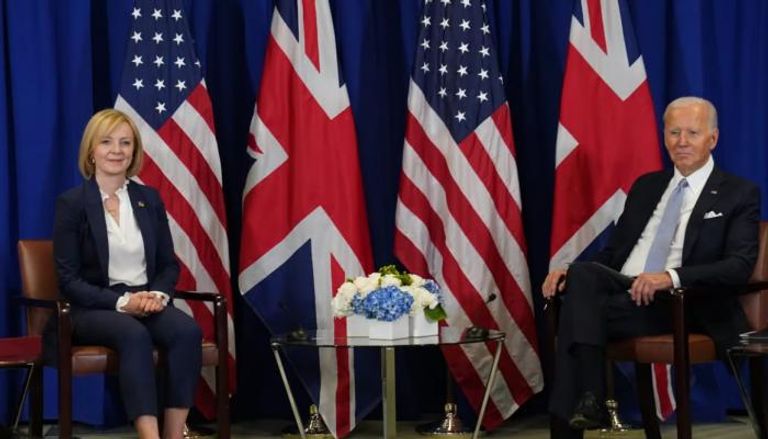 لقاء سابق بين الرئيس الأمريكي بايدن ورئيسة وزراء بريطانيا السابقة تراس