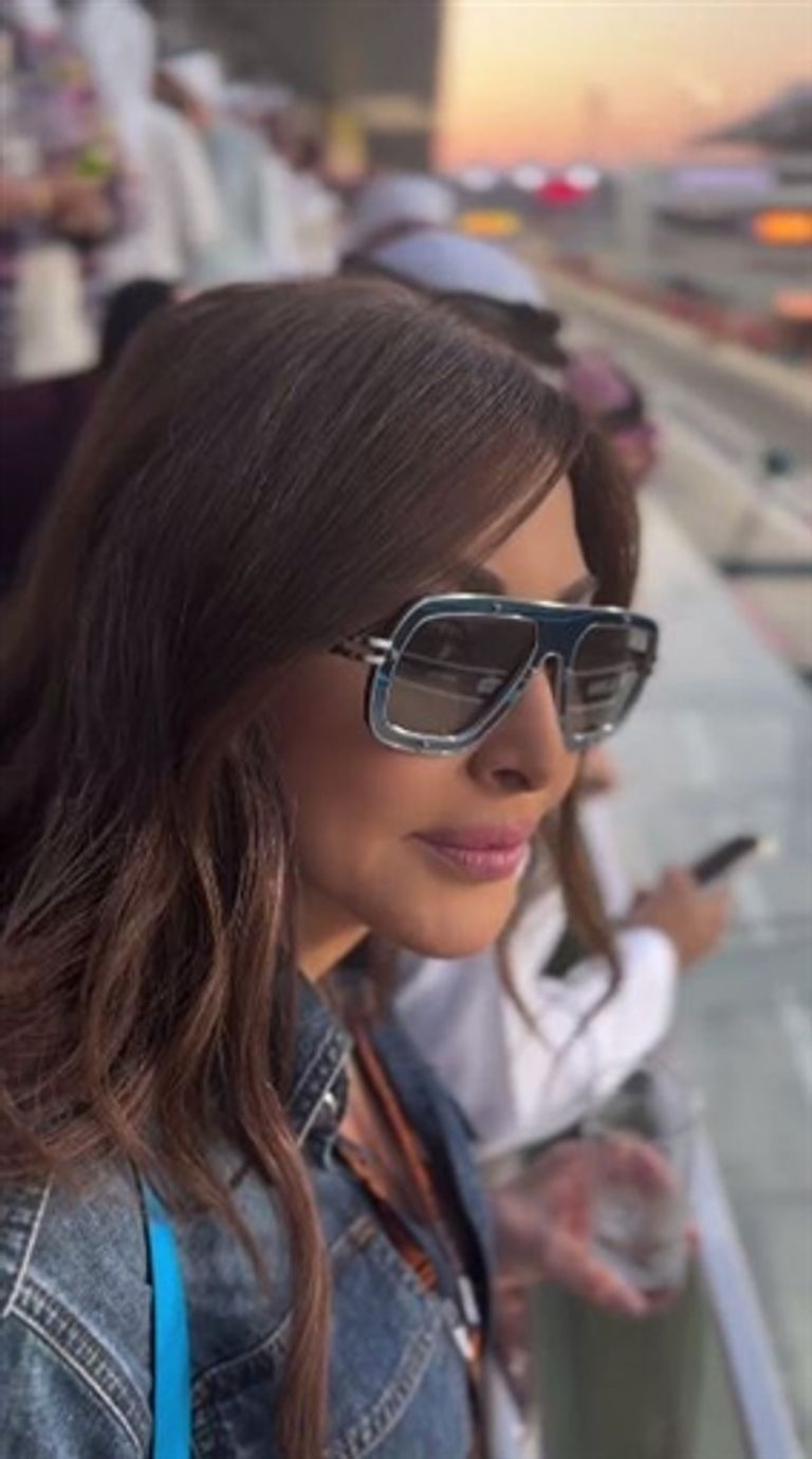 إليسا تتوسط ملحم زين ومايا دياب