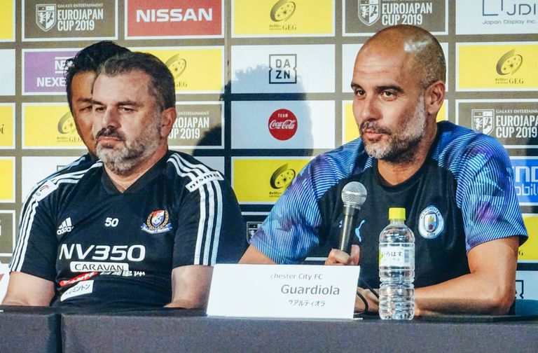 غوارديولا ومدرب توتنهام بيب غوارديولا مدرب مانشستر سيتي