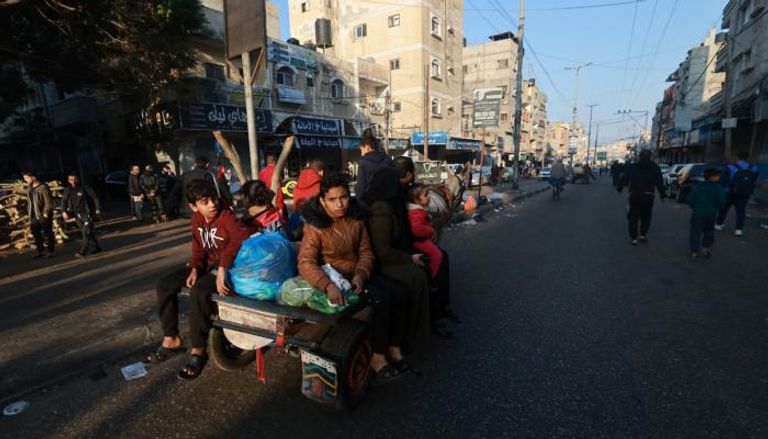 نازحون فلسطينيون في غزة عقب تجدد الغارات