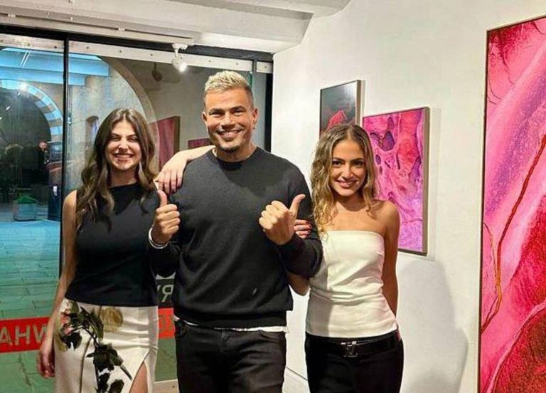 عمرو دياب مع كنزى ابنته وصديقتها