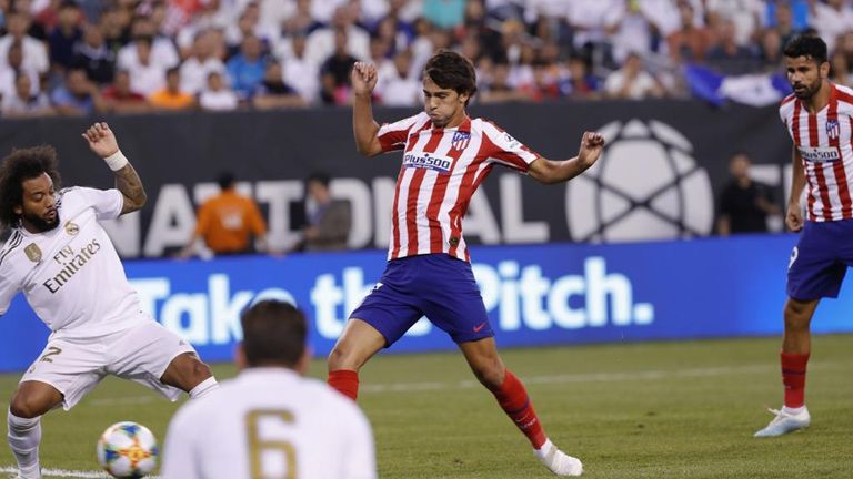 أتلتيكو والريال دييغو سيميوني وجواو فيليكس في أتلتيكو مدريد