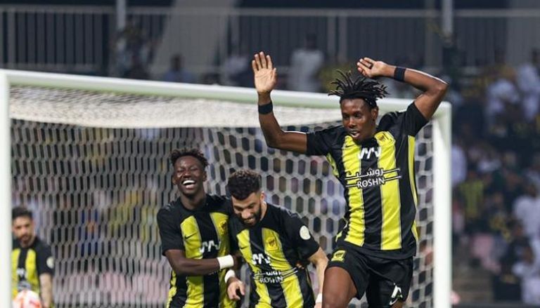 لاعبو الاتحاد مارسيلو غاياردو وأحمد حجازي