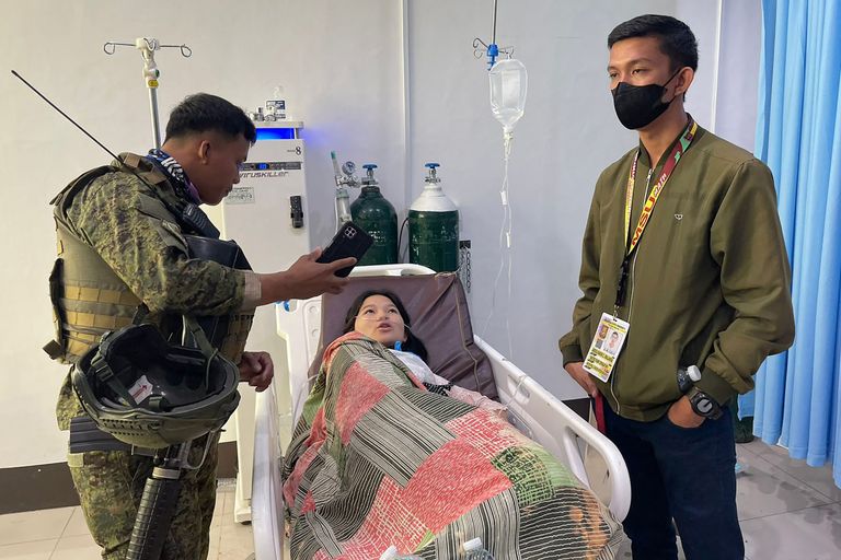 قوات من الجيش الفلبيني في موقع التفجير