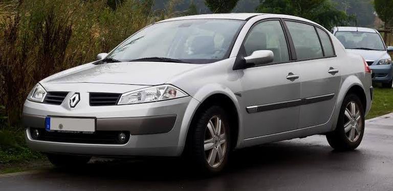 سيارة رينو ميجان 2004
