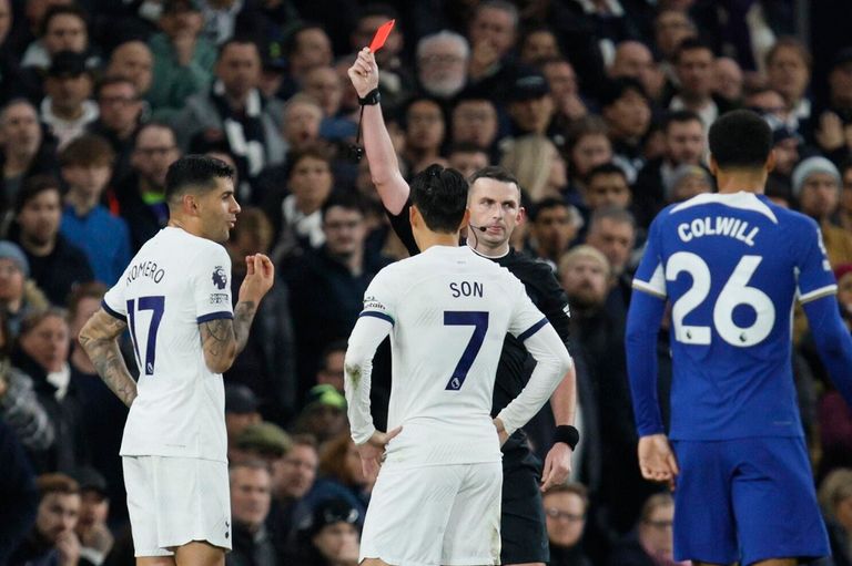 البطاقات الحمراء في الدوري الإنجليزي كونور غالاغر قائد تشيلسي
