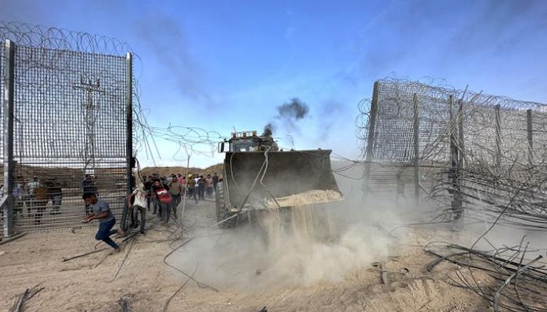 اختراق السياج الحدودي بين غزة وإسرائيل
