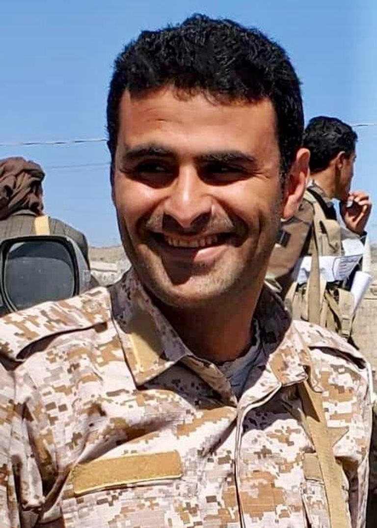 القيادي الحوثي عبدالعزيز المحبشي جانب من تشييع مليشيات الحوثي قياداتها وعناصرها القتلى