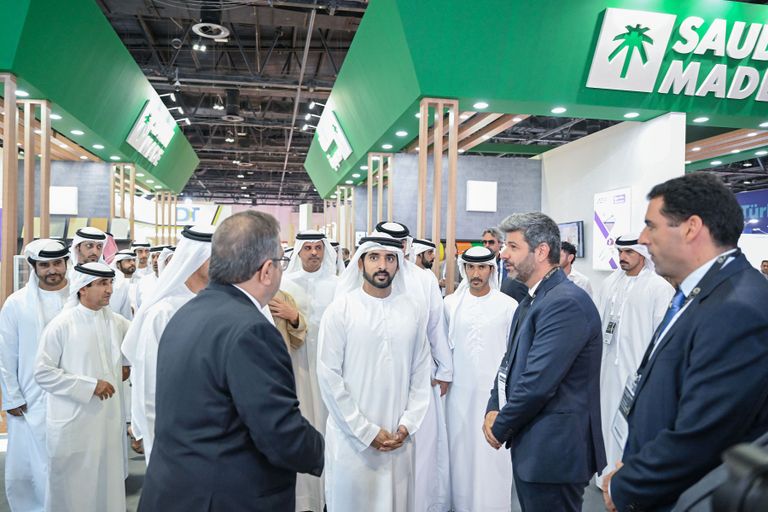 ولي عهد دبي يتفقد معرض الخمسة الكبار للتشييد والبناء