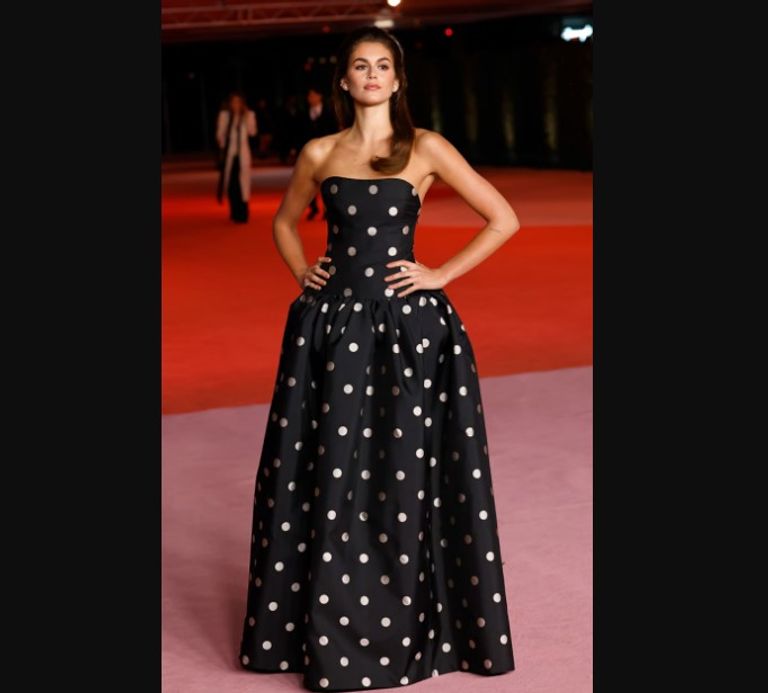Kaia Gerber من إطلالات المشاهير في الحفل