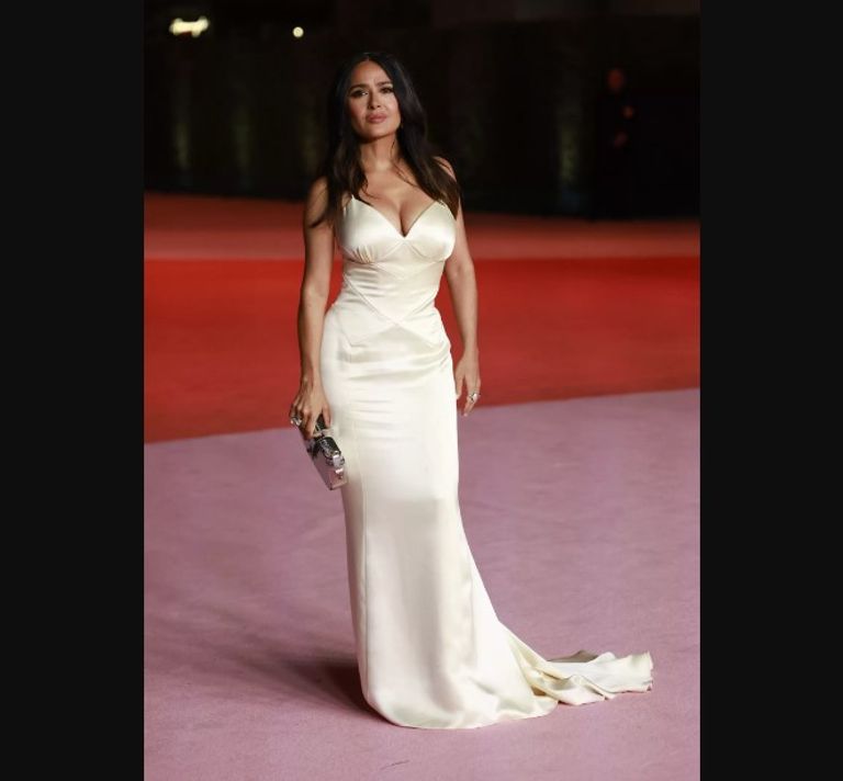 Salma Hayek من إطلالات المشاهير في الحفل