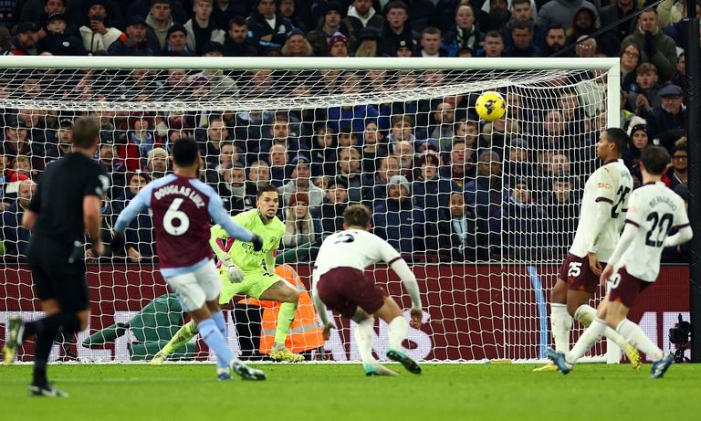 مباراة أستون فيلا ومانشستر سيتي في الدوري الإنجليزي من مباراة ليفربول وشيفيلد يونايتد