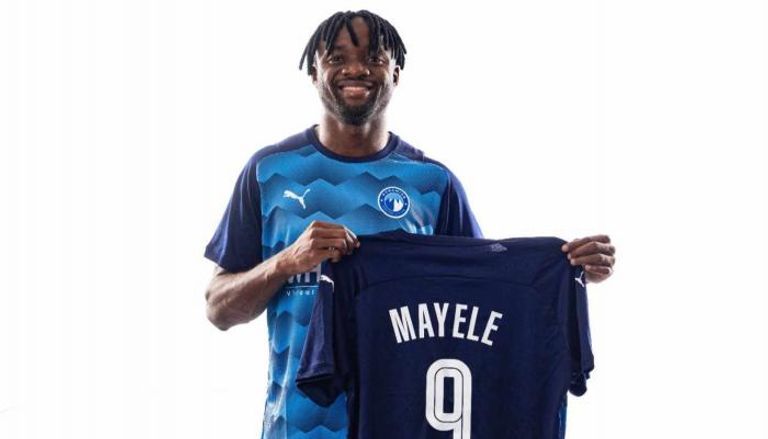 مايلي بقميص بيراميدز جوائز الكاف 2023