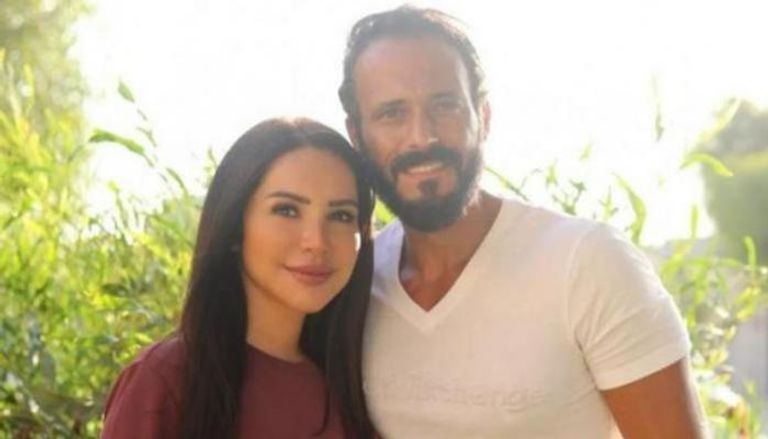 إنجي علاء أمام الكعبة المشرفة