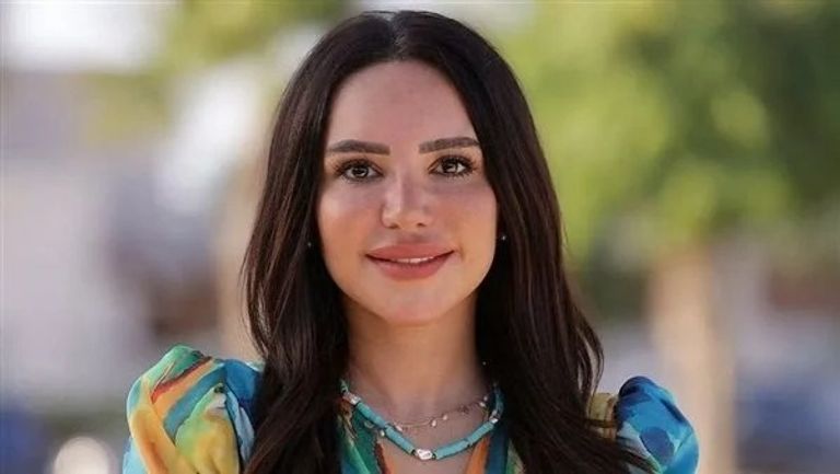 إنجي علاء أمام الكعبة المشرفة